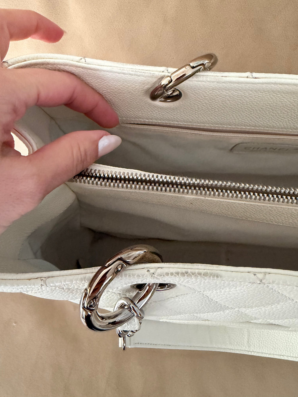 CHANEL GRAND TOTE IN CAVIAR LEATHER