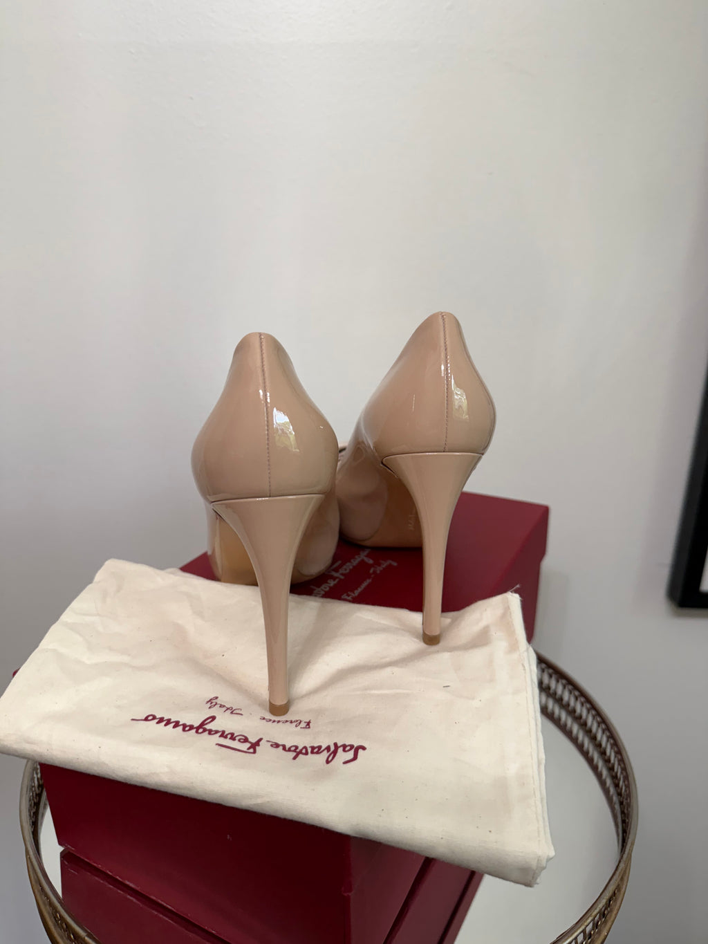 FERRAGAMO VARA BOW PATENT PUMP
