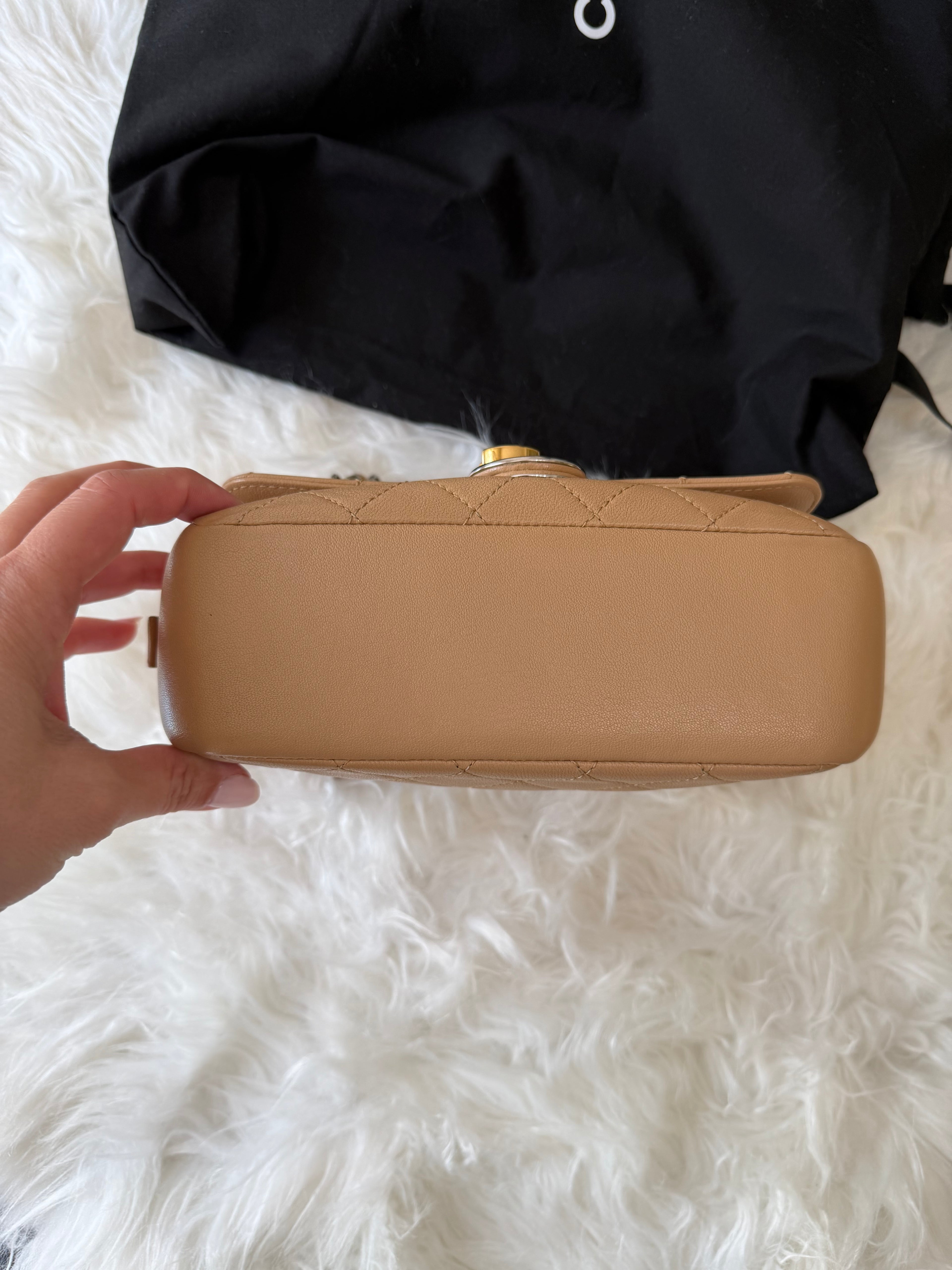 CHANEL Interlocking CC all stitched Camera Bag