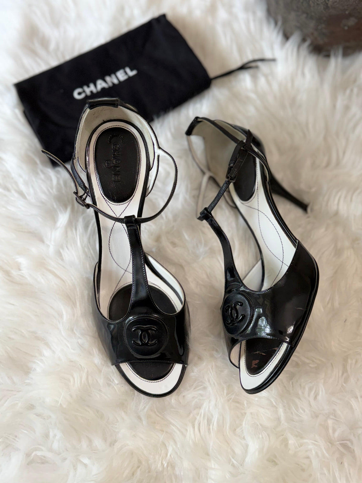 CHANEL VINTAGE INTERLOCKING CC LOGO SANDAL