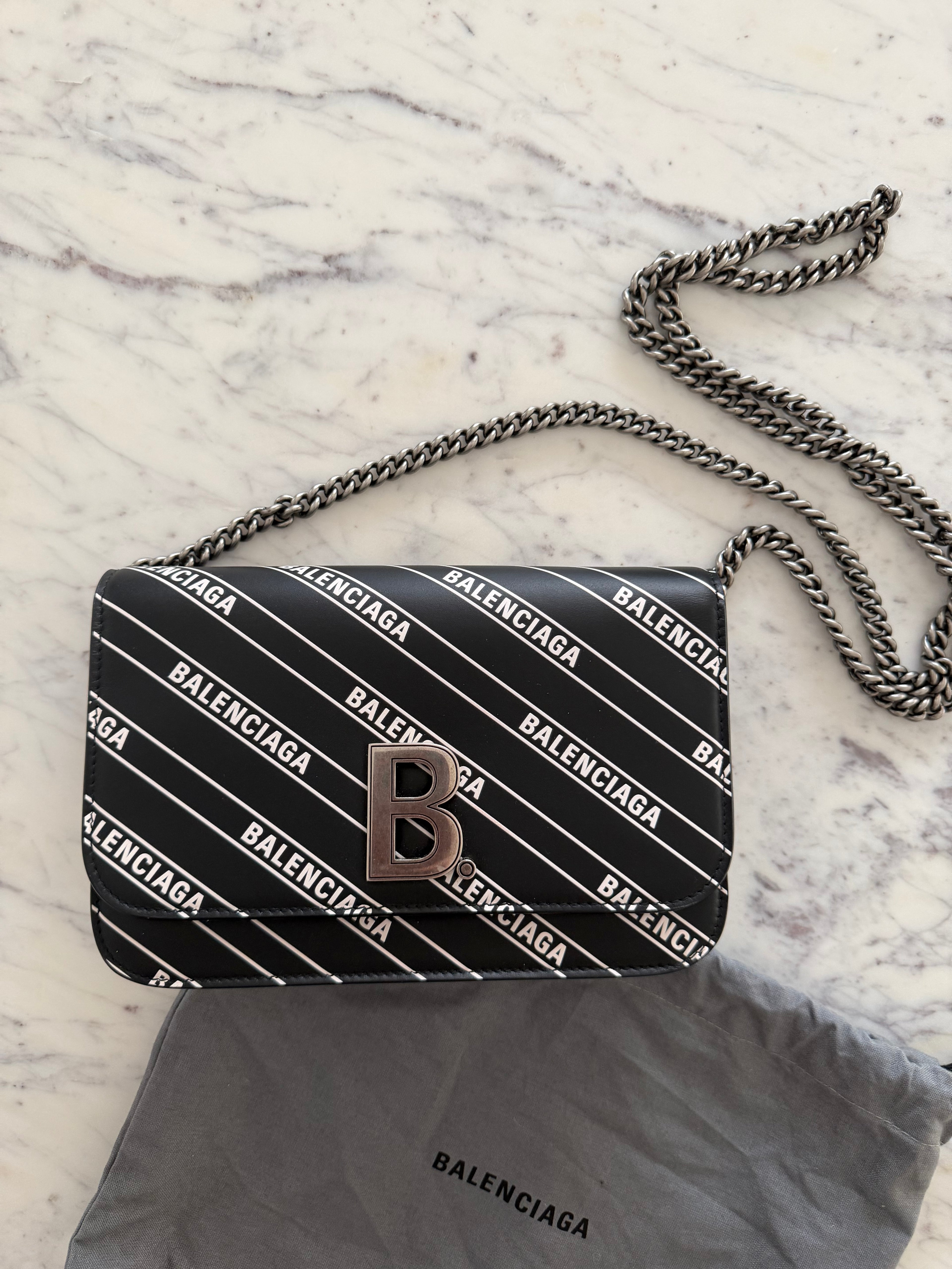 BALENCIAGA B LOGO WALLET ON CHAIN