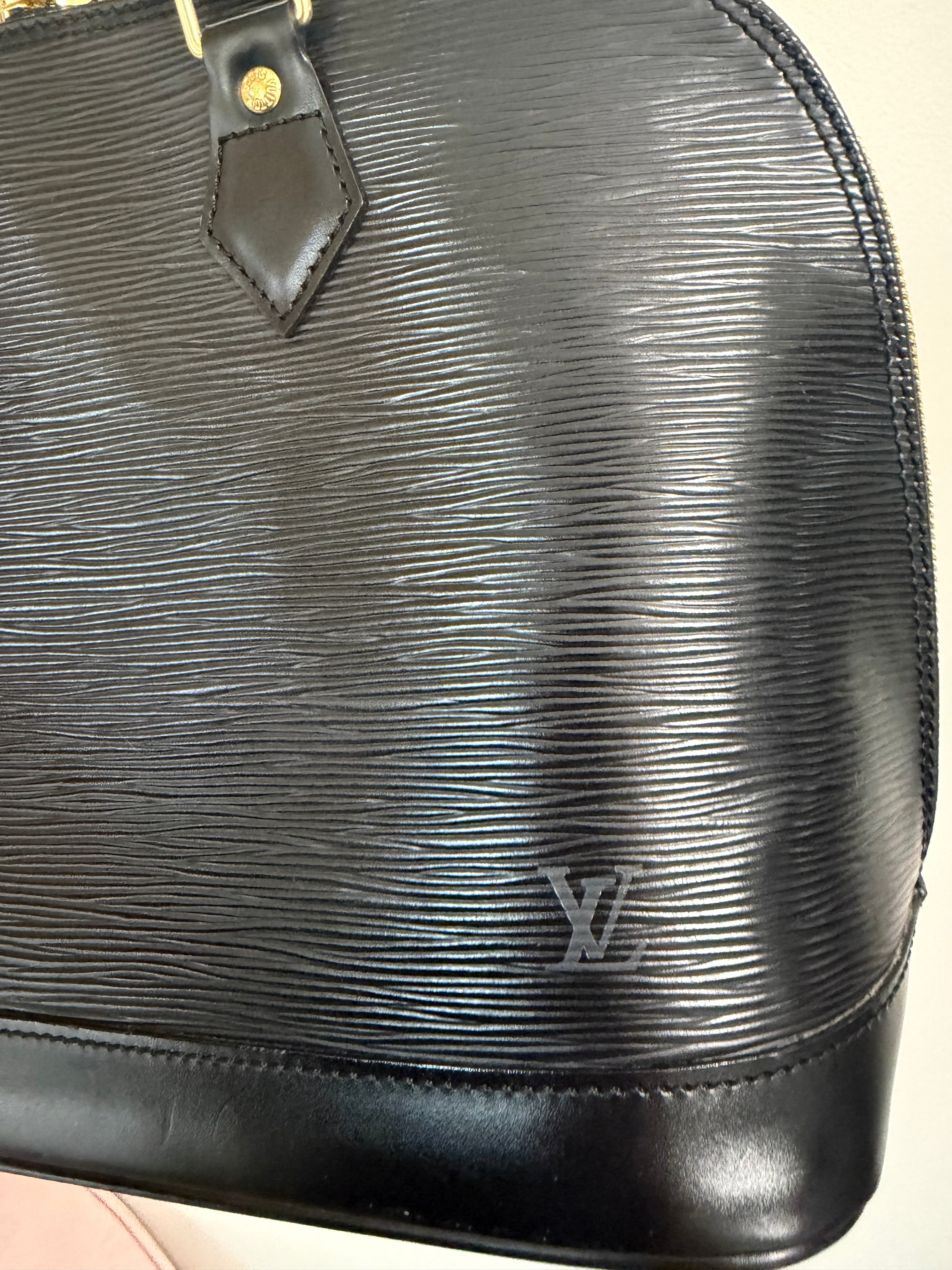 LOUIS VUITTON ALMA MM EPI LEATHER
