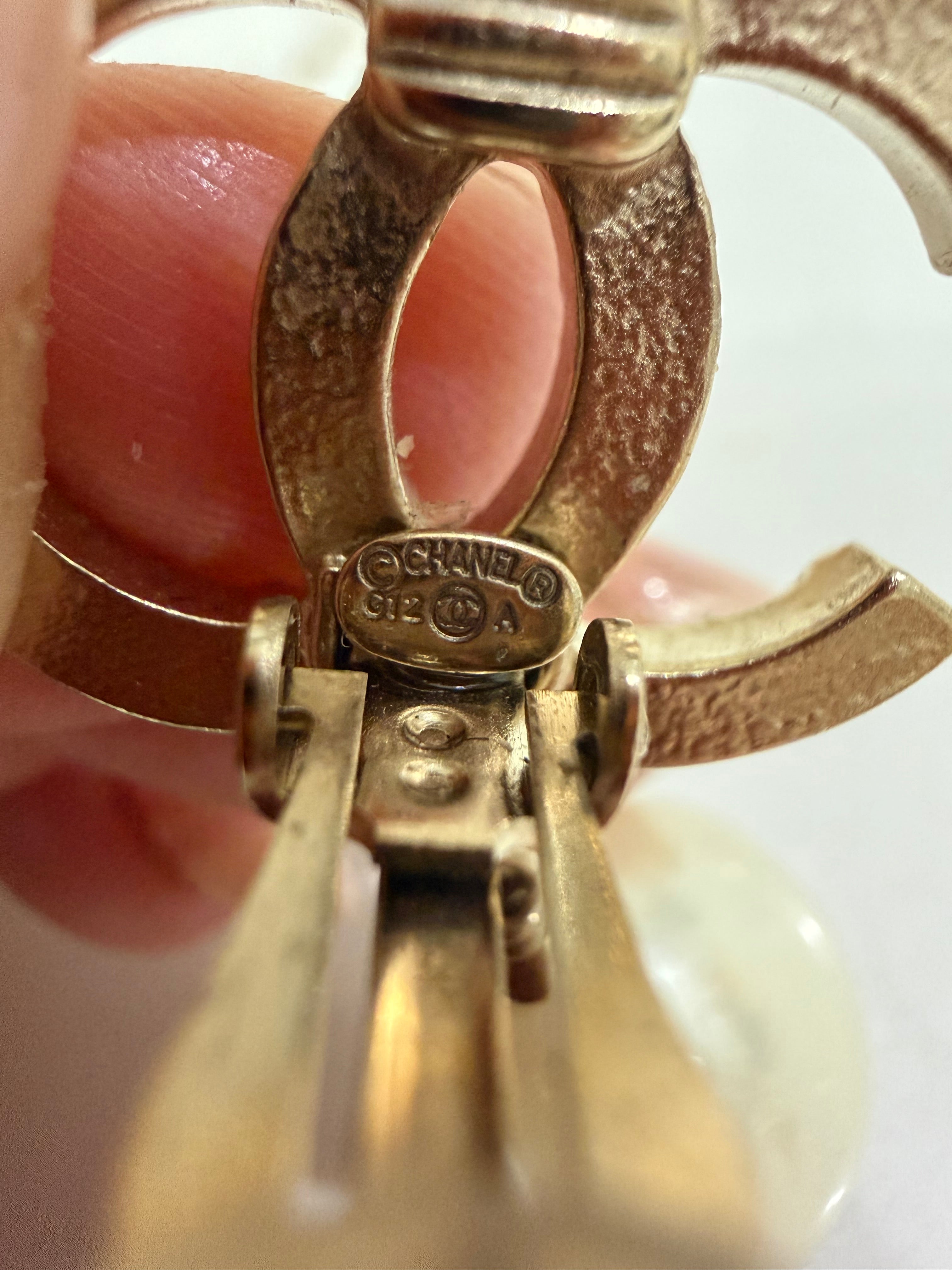 CHANEL CC TEAR DROP PEARL EARRING
