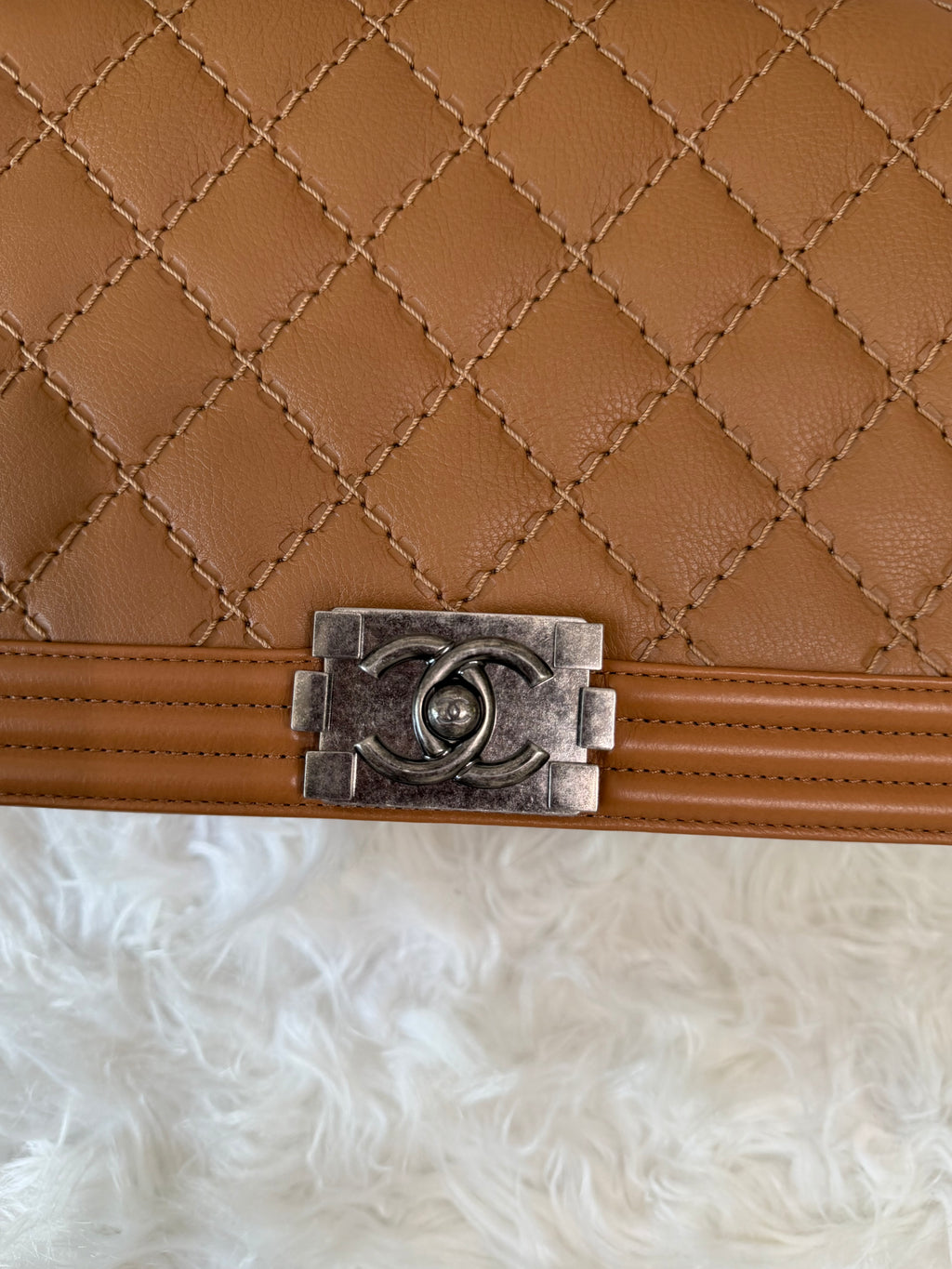 CHANEL BOY FLAP BAG IN CAVIAR LEATHER
