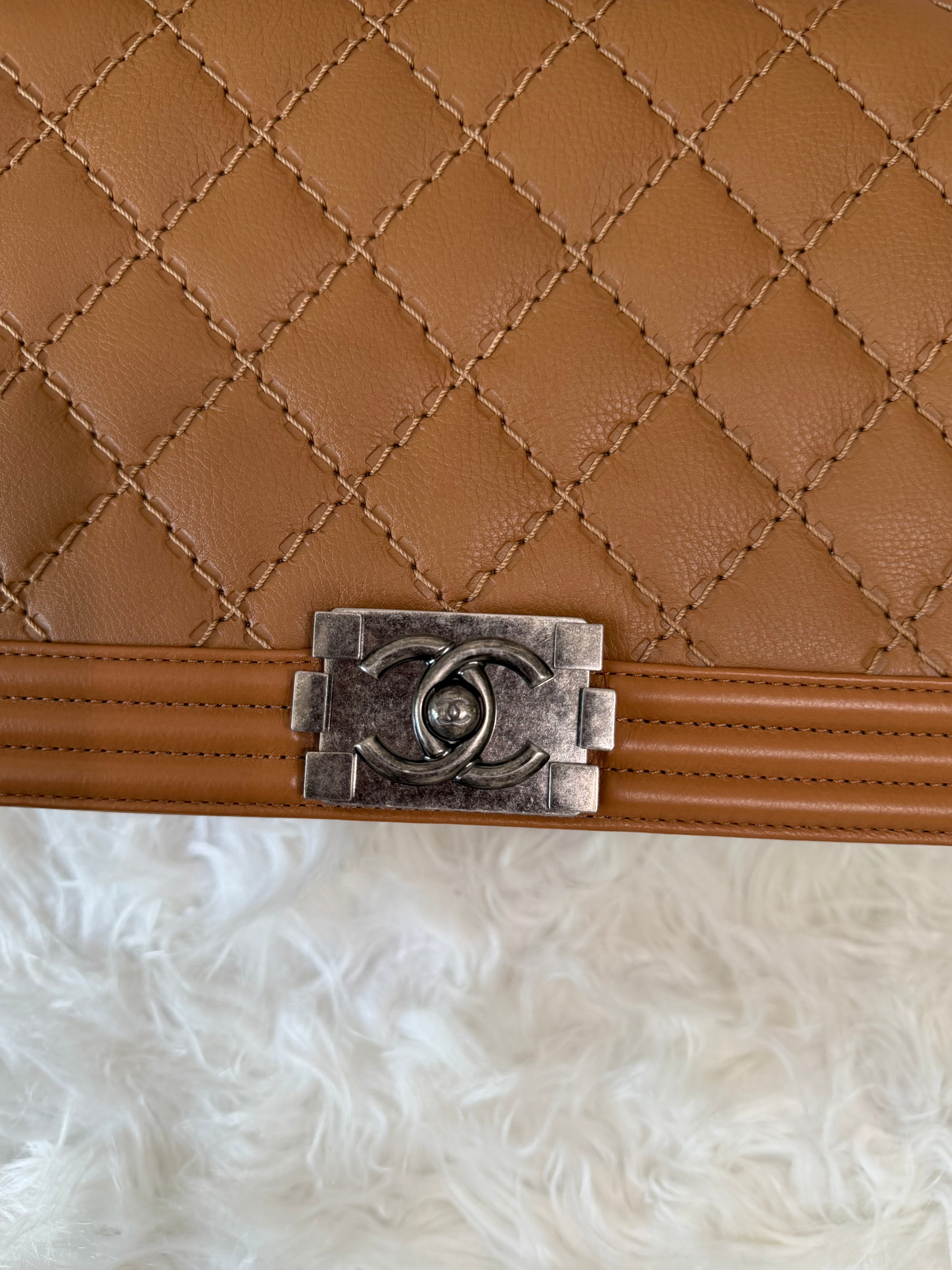CHANEL BOY FLAP BAG IN CAVIAR LEATHER