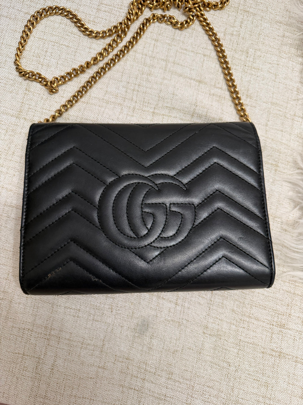 GUCCI GG MARMONT CHEVRON LEATHER WALLET ON CHAIN