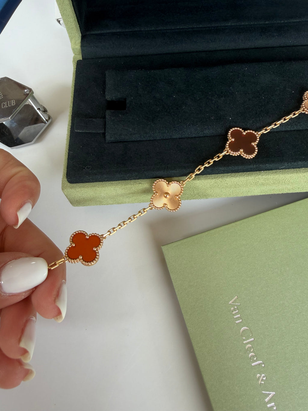 Van Cleef & Arpels 5 Motif Alhambra Carnelian