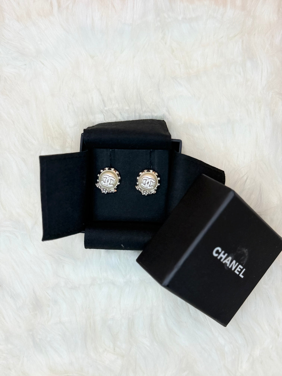 CHANEL CRYSTAL AND PEARL CC SILVER CIRCLE STUD