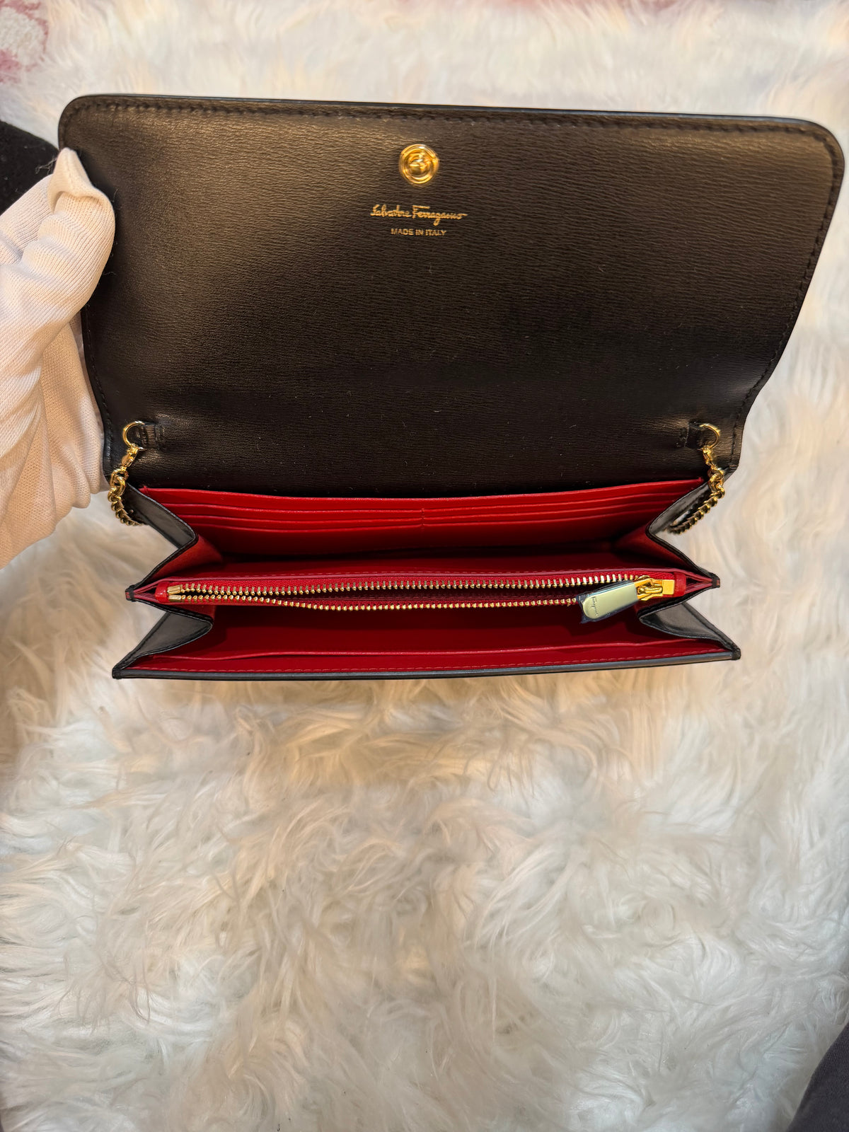 SALVATORE FERRAGAMO WALLET ON CHAIN