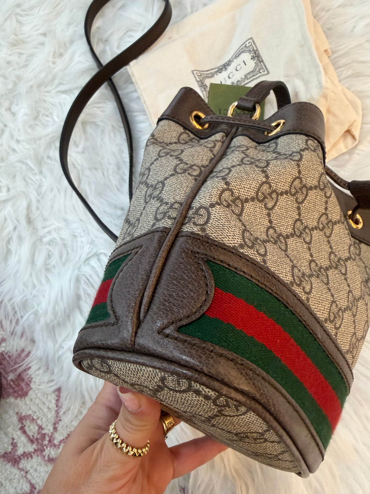 GUCCI OPHIDIA MINI GG SUPREME BUCKET BAG