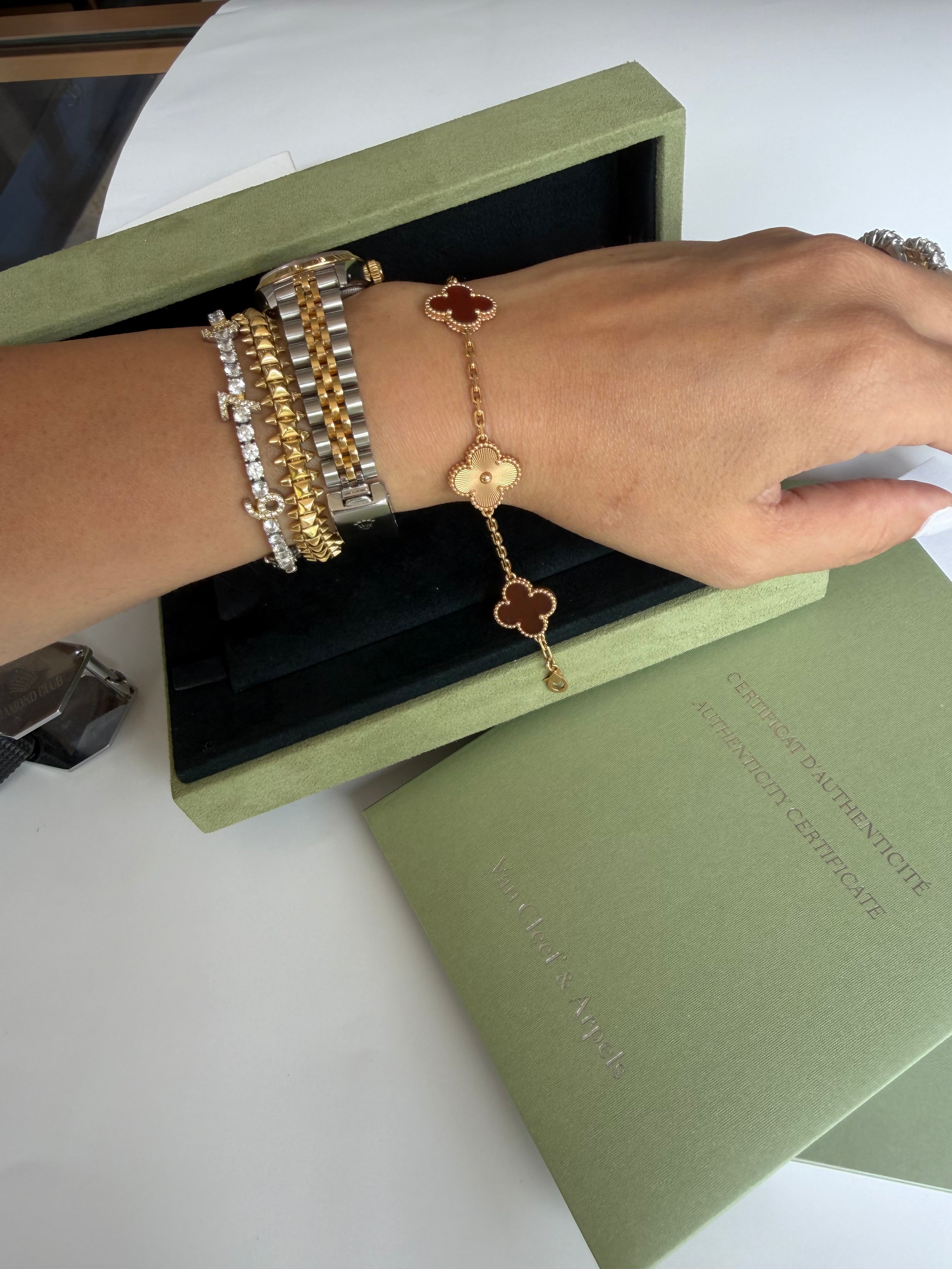 Van Cleef & Arpels 5 Motif Alhambra Carnelian