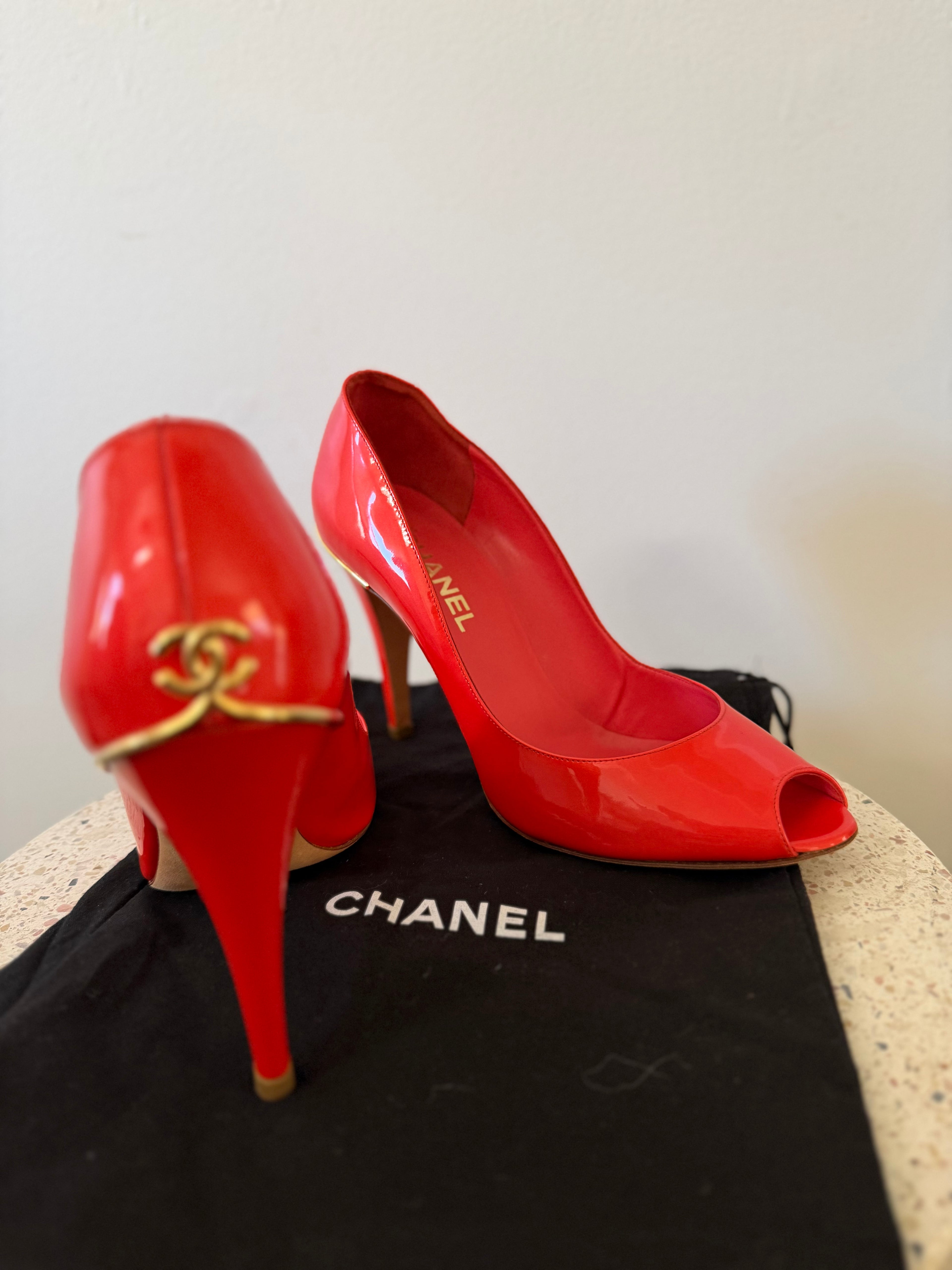 CHANEL CC PATENT LEATHER PEEP TOE PUMPS