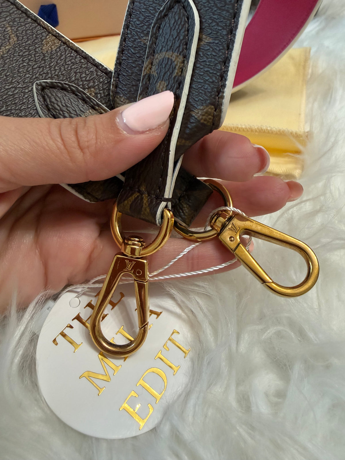 LOUIS VUITTON MONOGRAM SHOULDER STRAP WITH DISTINCTIVE HOT PINK LEATHER LINING