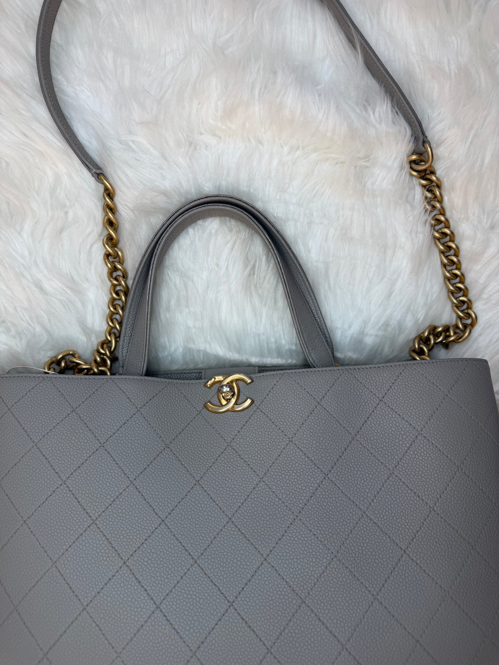 CHANEL CHIC AFFINITY CONVERTIBLE SHOPPING TOTE ALL STITCHED CAVIAR