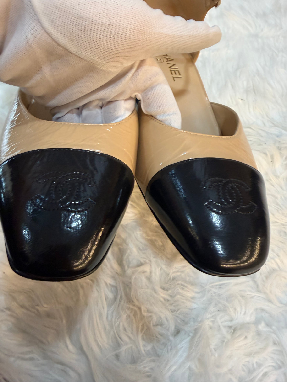 CHANEL MARY-JANE PATENT  LEATHER PUMPS INTERLOCKING CC