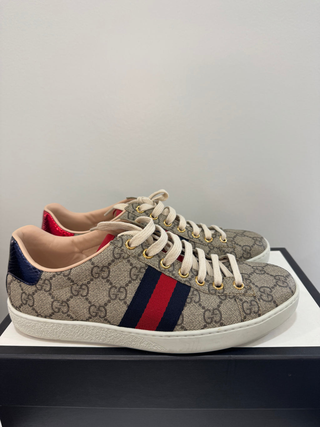 Gucci supreme sneakers