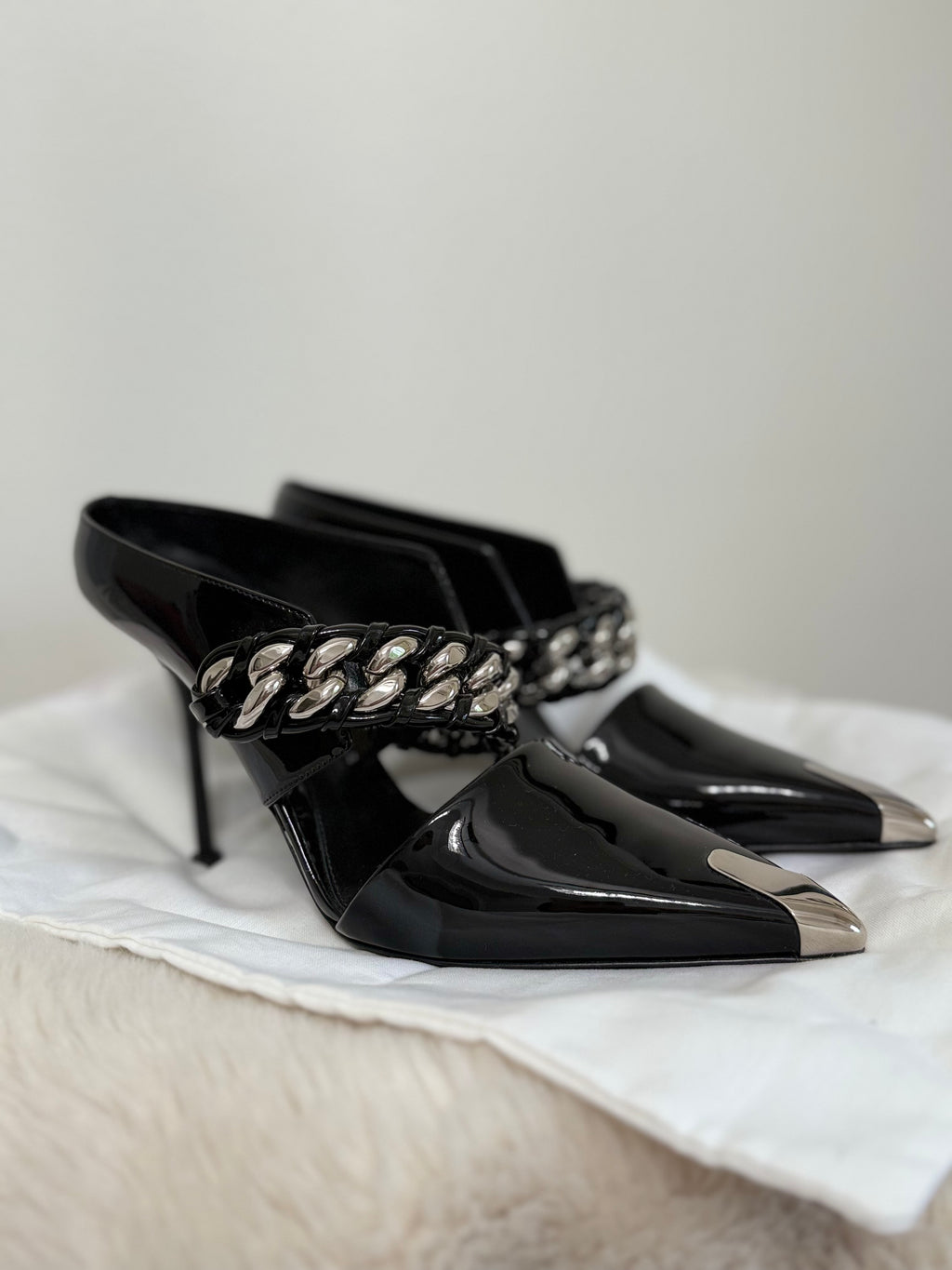 ALEXANDER MCQUEEN CHAIN pointed toe Slip On Sandals