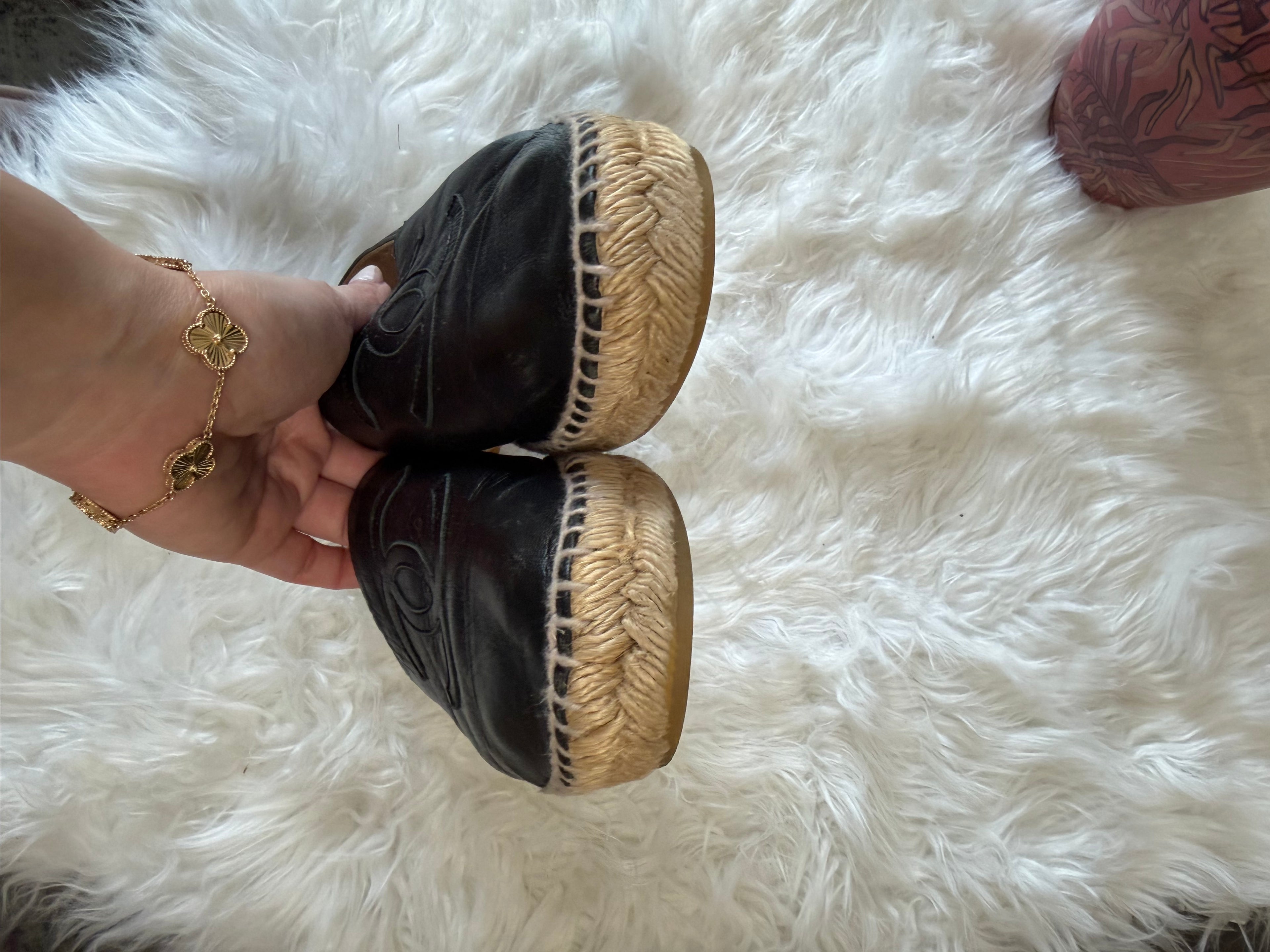 Chanel interlocking CC leather espadrille