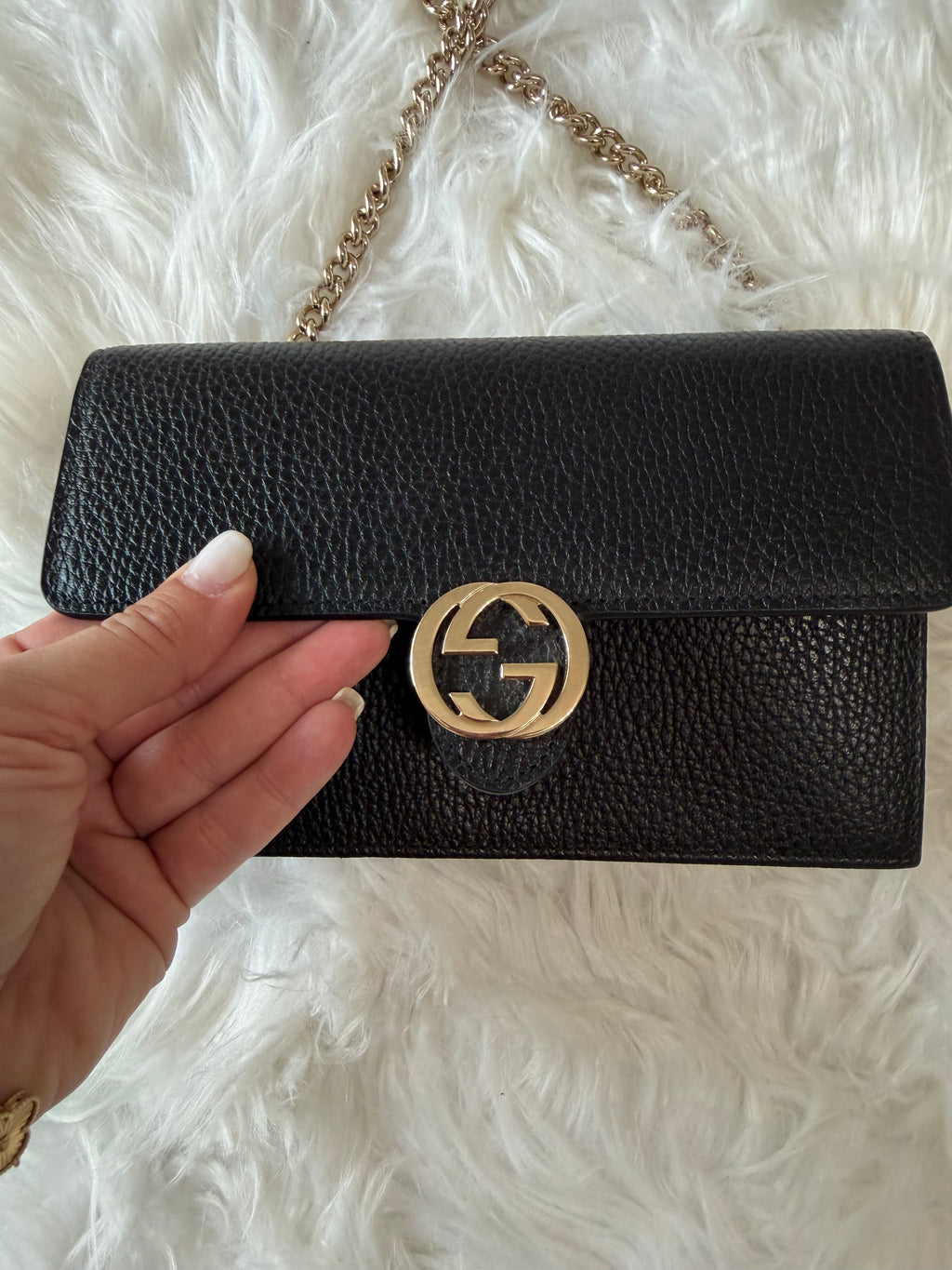 GUCCI INTERLOCKING G WALLET ON CHAIN
