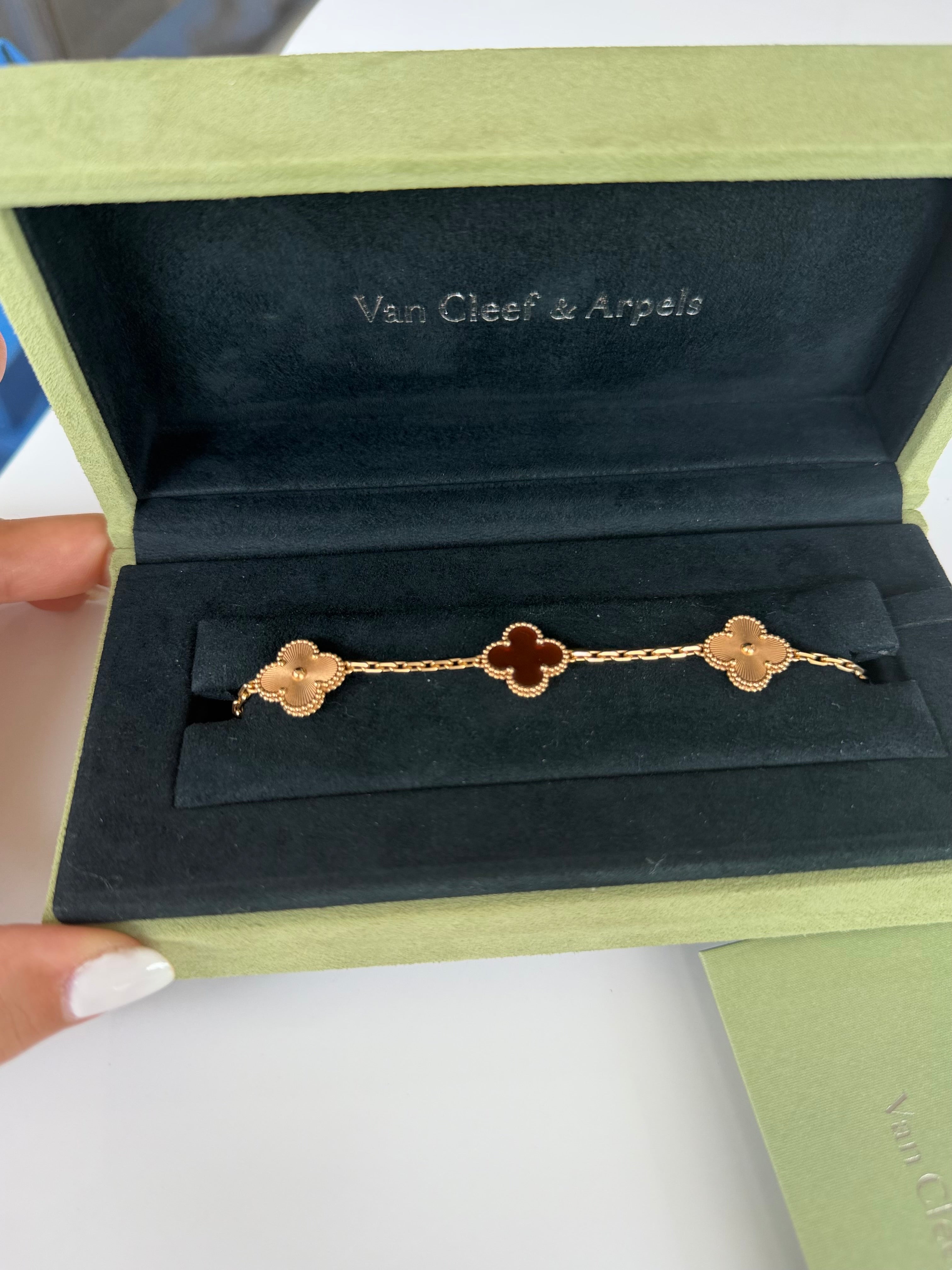 Van Cleef & Arpels 5 Motif Alhambra Carnelian