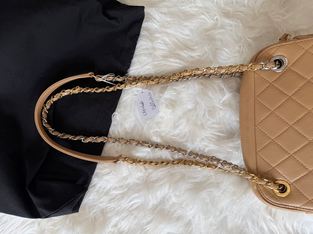 CHANEL Interlocking CC all stitched Camera Bag