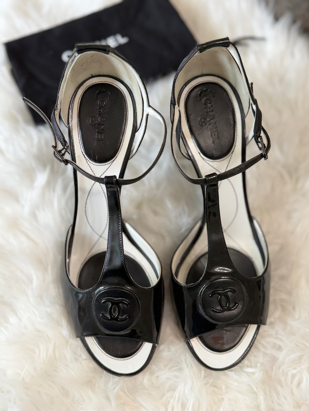 CHANEL VINTAGE INTERLOCKING CC LOGO SANDAL