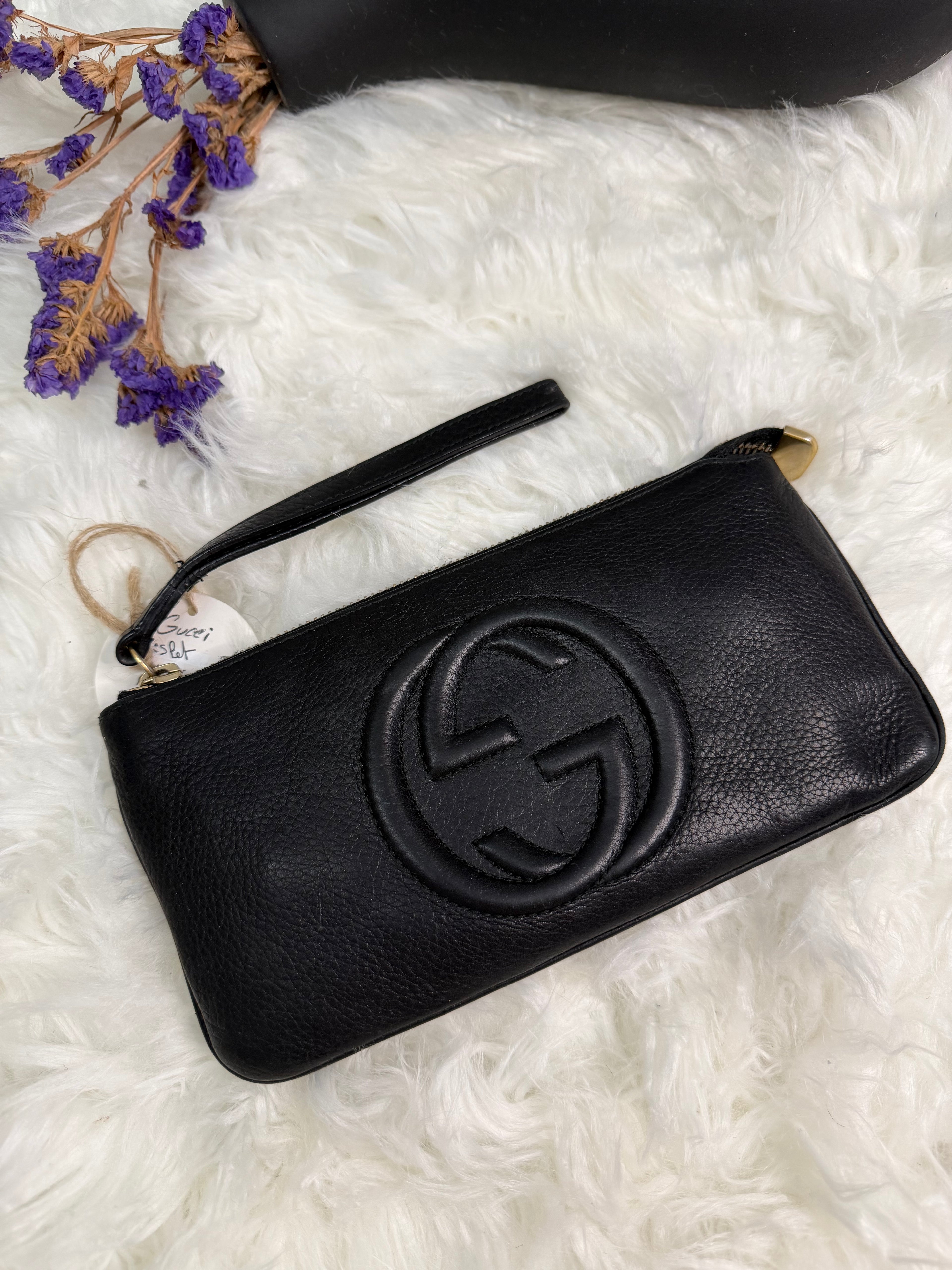 GUCCI INTERLOCKING GG WRISLET/POUCH