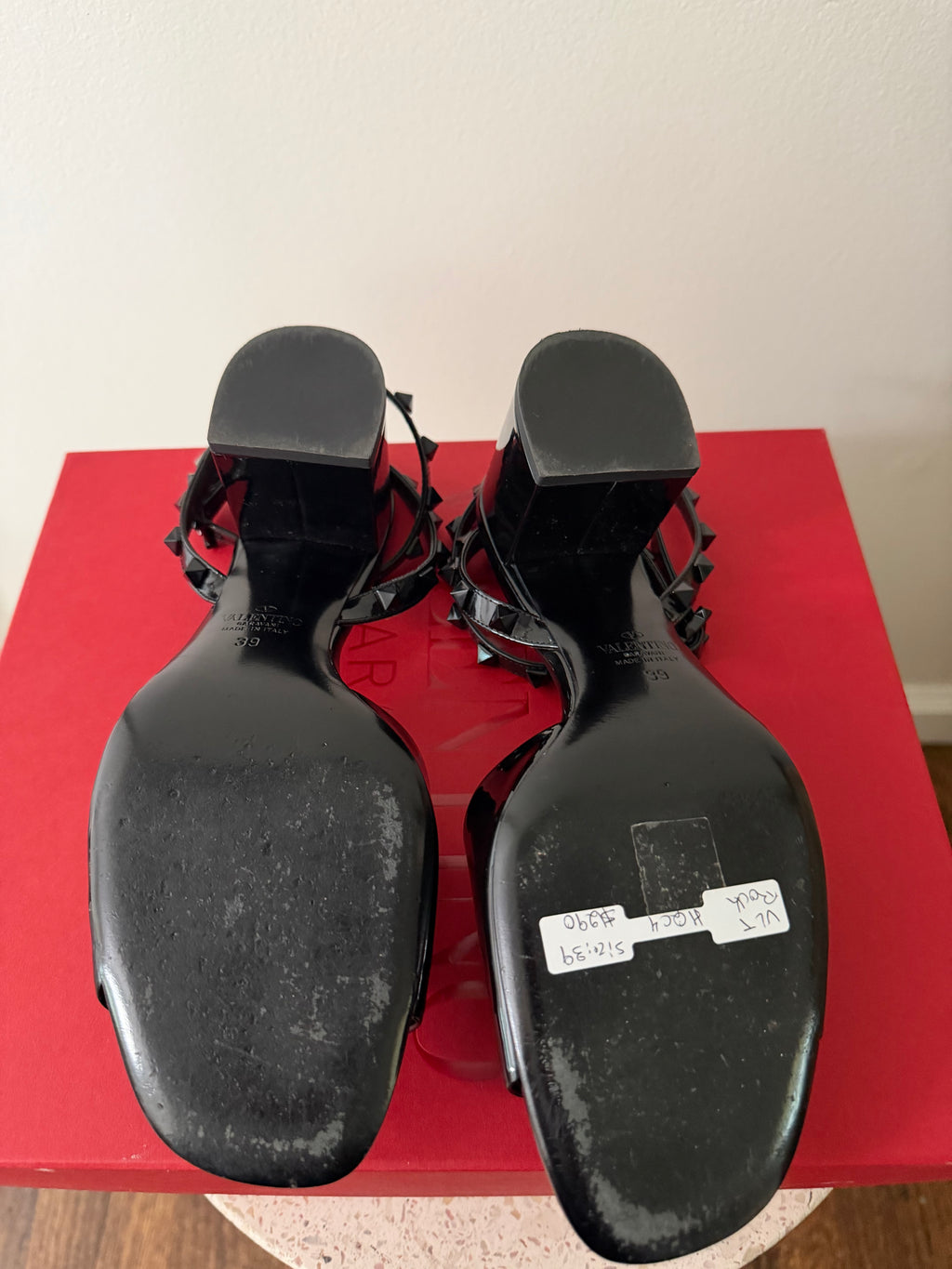 VALENTINO GARAVANI ROCKSTUD PATENT LEATHER SANDALS