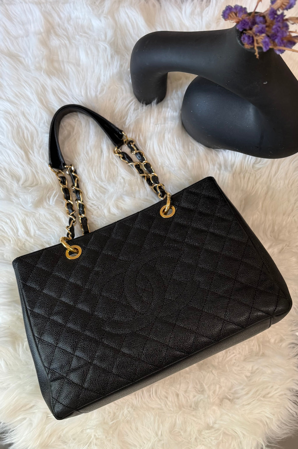 CHANEL GRAND TOTE IN CAVIAR LEATHER