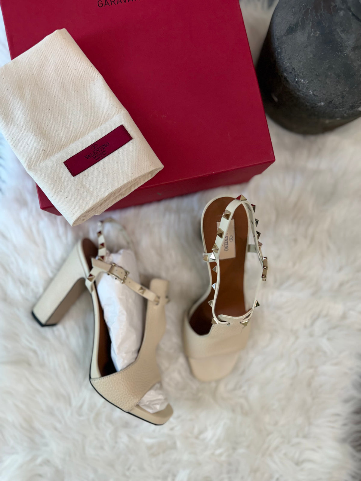 VALENTINO GARAVANI ROCKSTUD ANKLESTRAP SANDALS