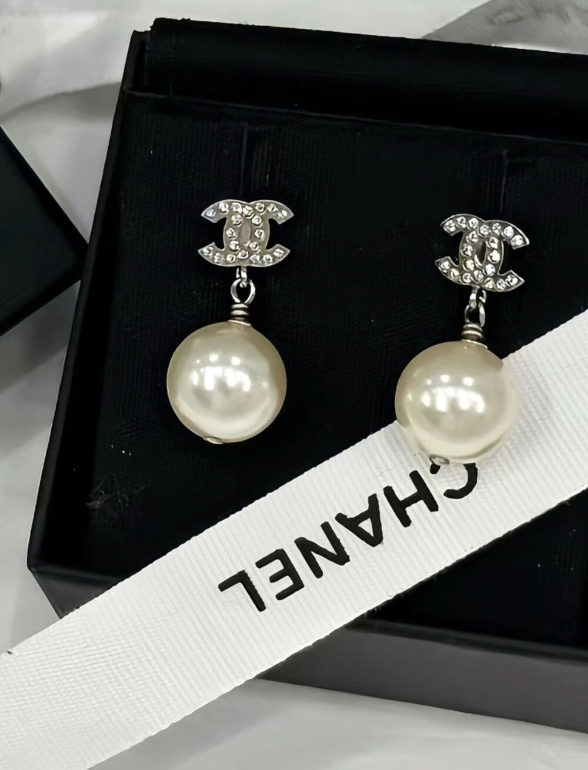 CHANEL CRYSTAL PEARL CC DROP EARRING