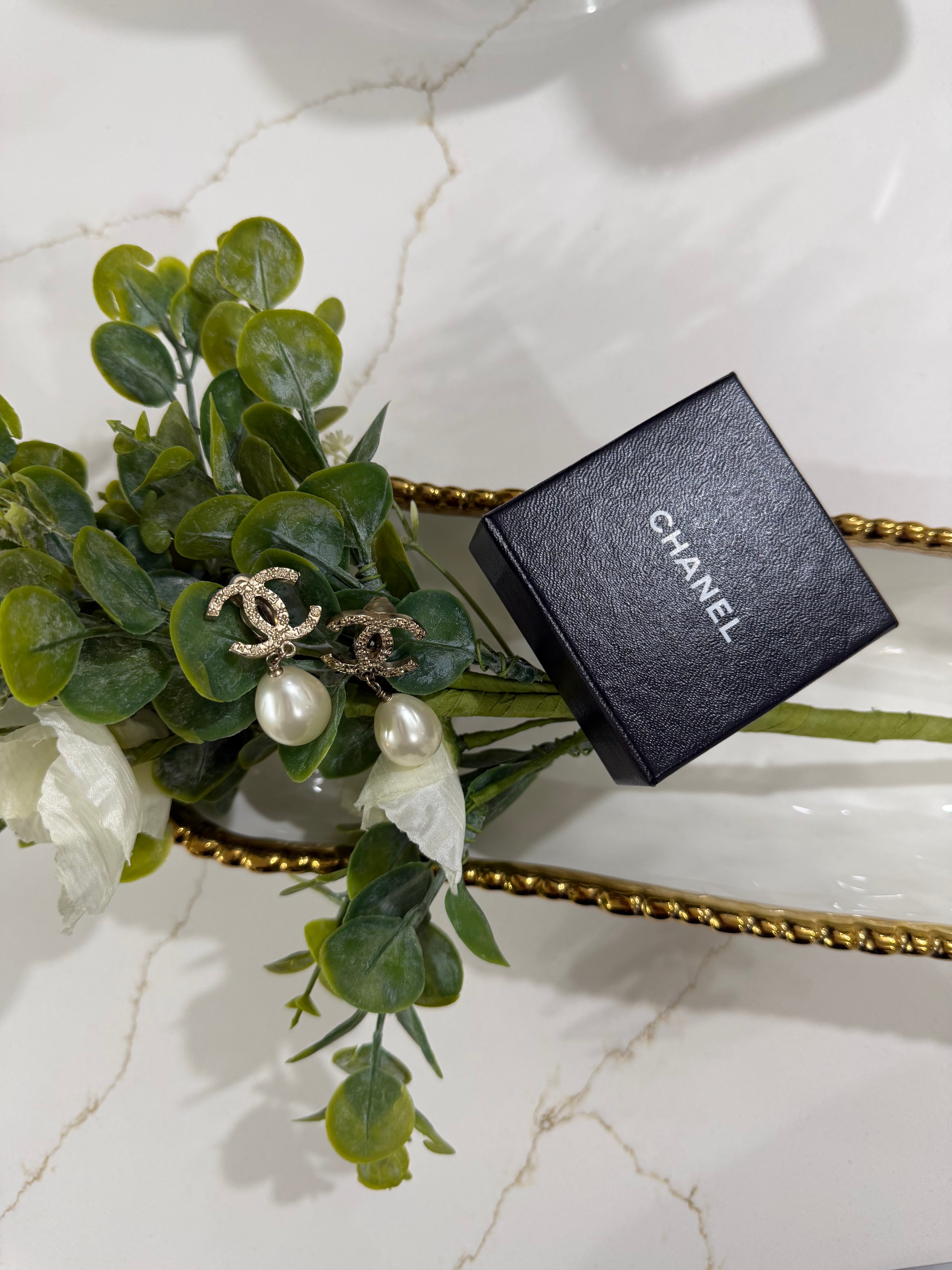 CHANEL CC TEAR DROP PEARL EARRING