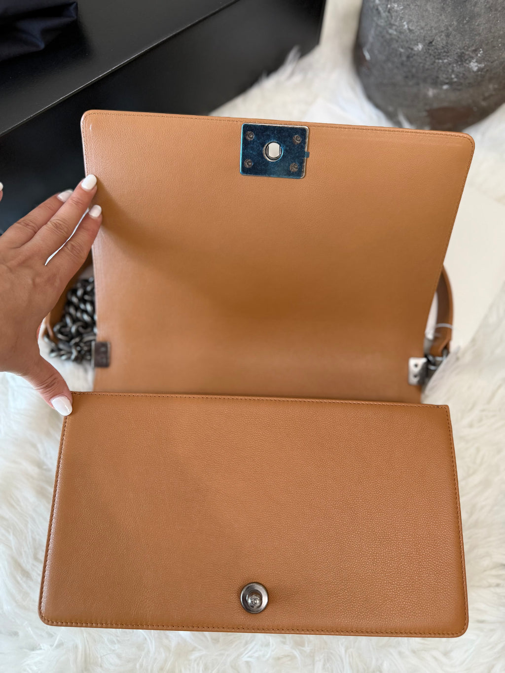 CHANEL BOY FLAP BAG IN CAVIAR LEATHER