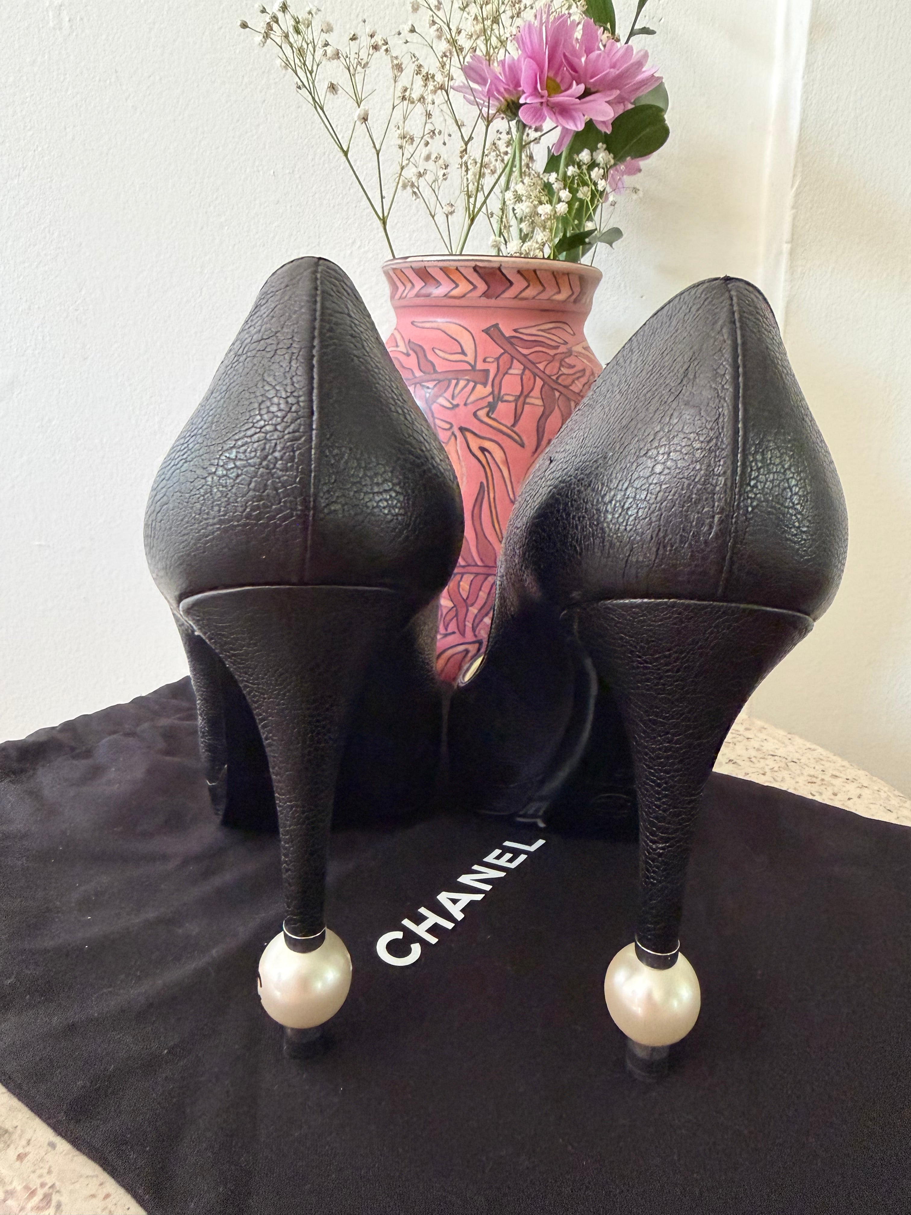 CHANEL INTERLOCKING CAVIAR LEATHER HEELS WITH PEARL HEEL