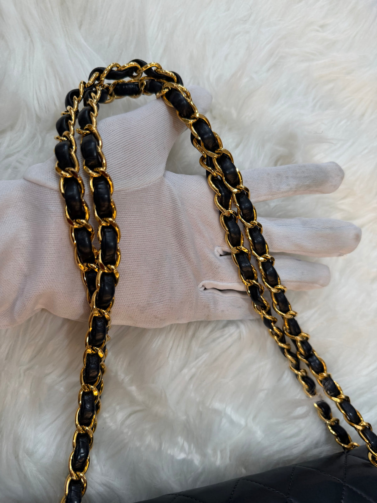 CHANEL VINTAGE MEDIUM CLASSIC FLAP IN LAMBSKIN LEATHER