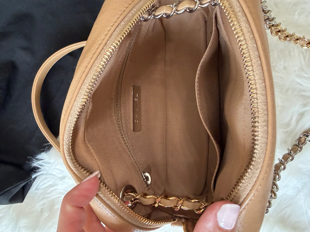 CHANEL Interlocking CC all stitched Camera Bag