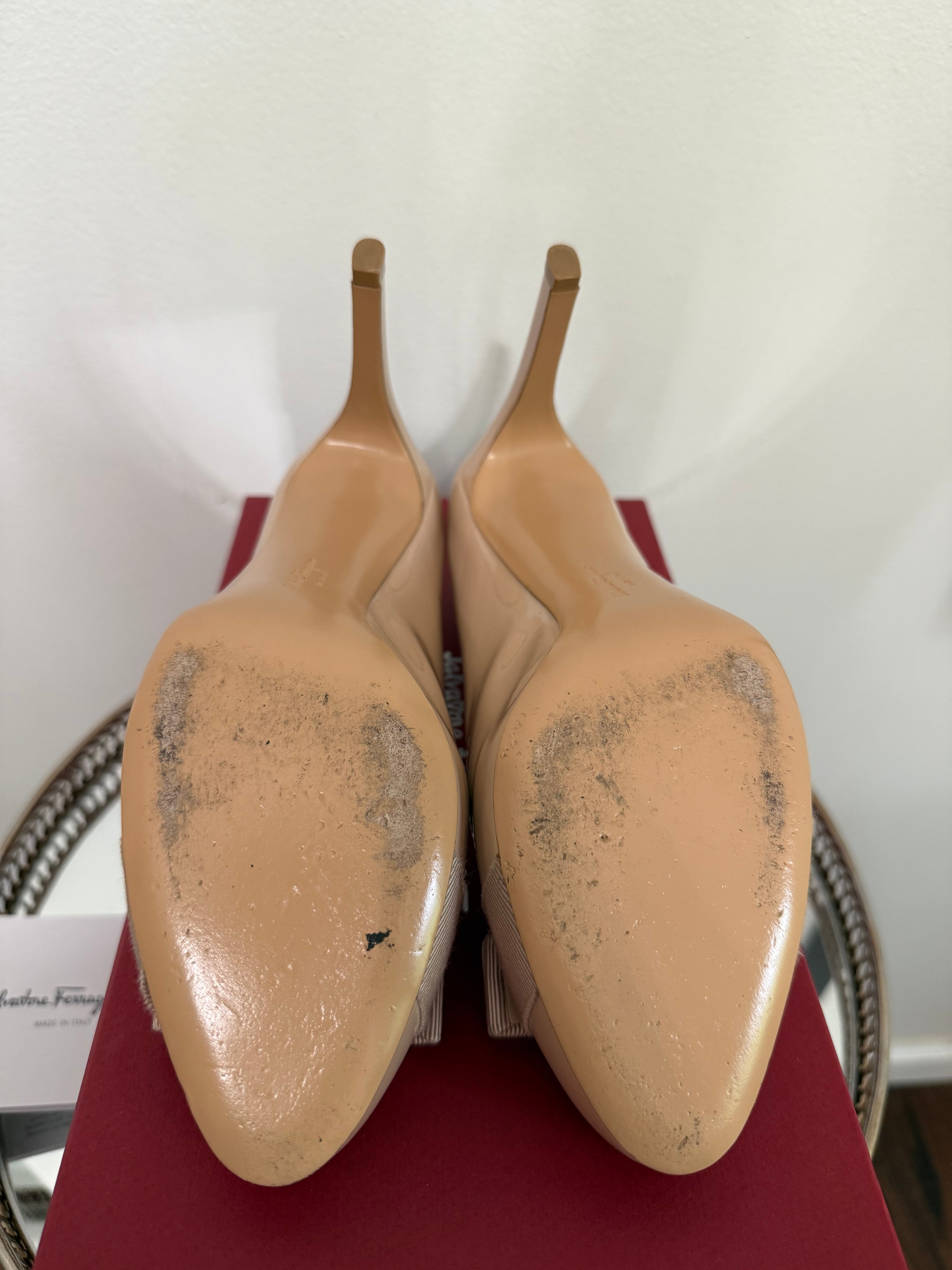 FERRAGAMO VARA BOW PATENT PUMP