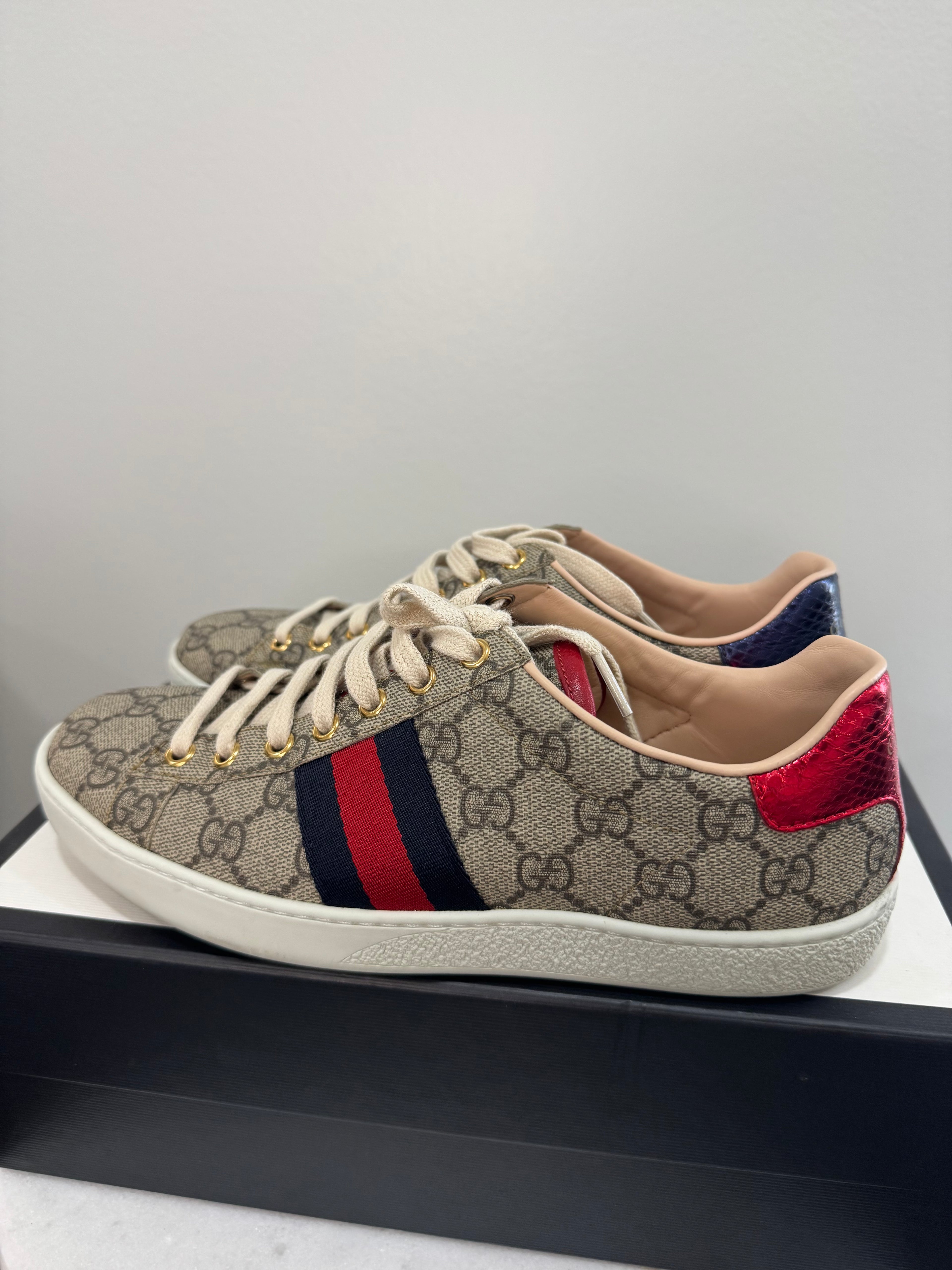 Gucci supreme sneakers