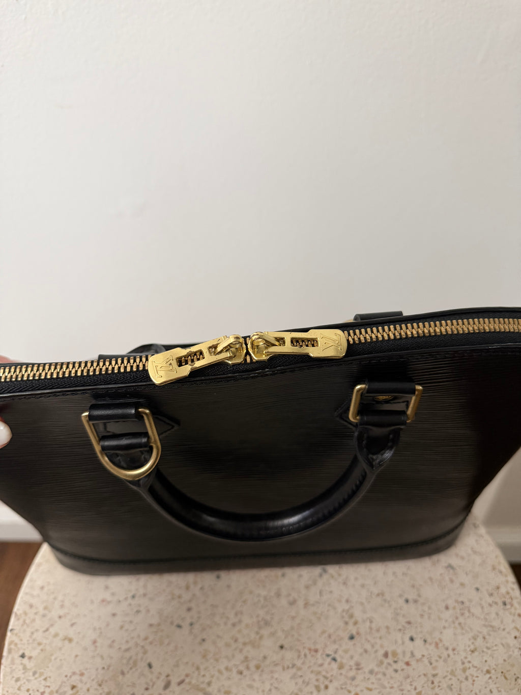 LOUIS VUITTON ALMA MM EPI LEATHER