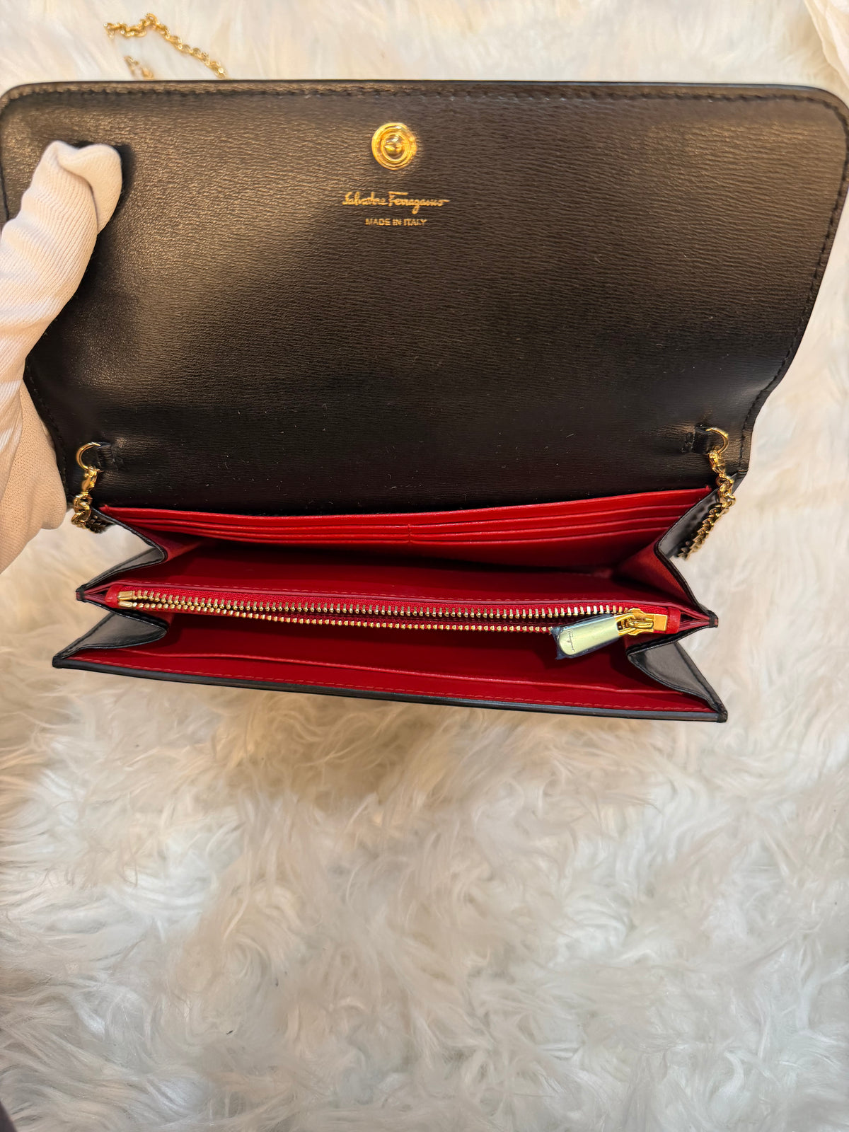 SALVATORE FERRAGAMO WALLET ON CHAIN