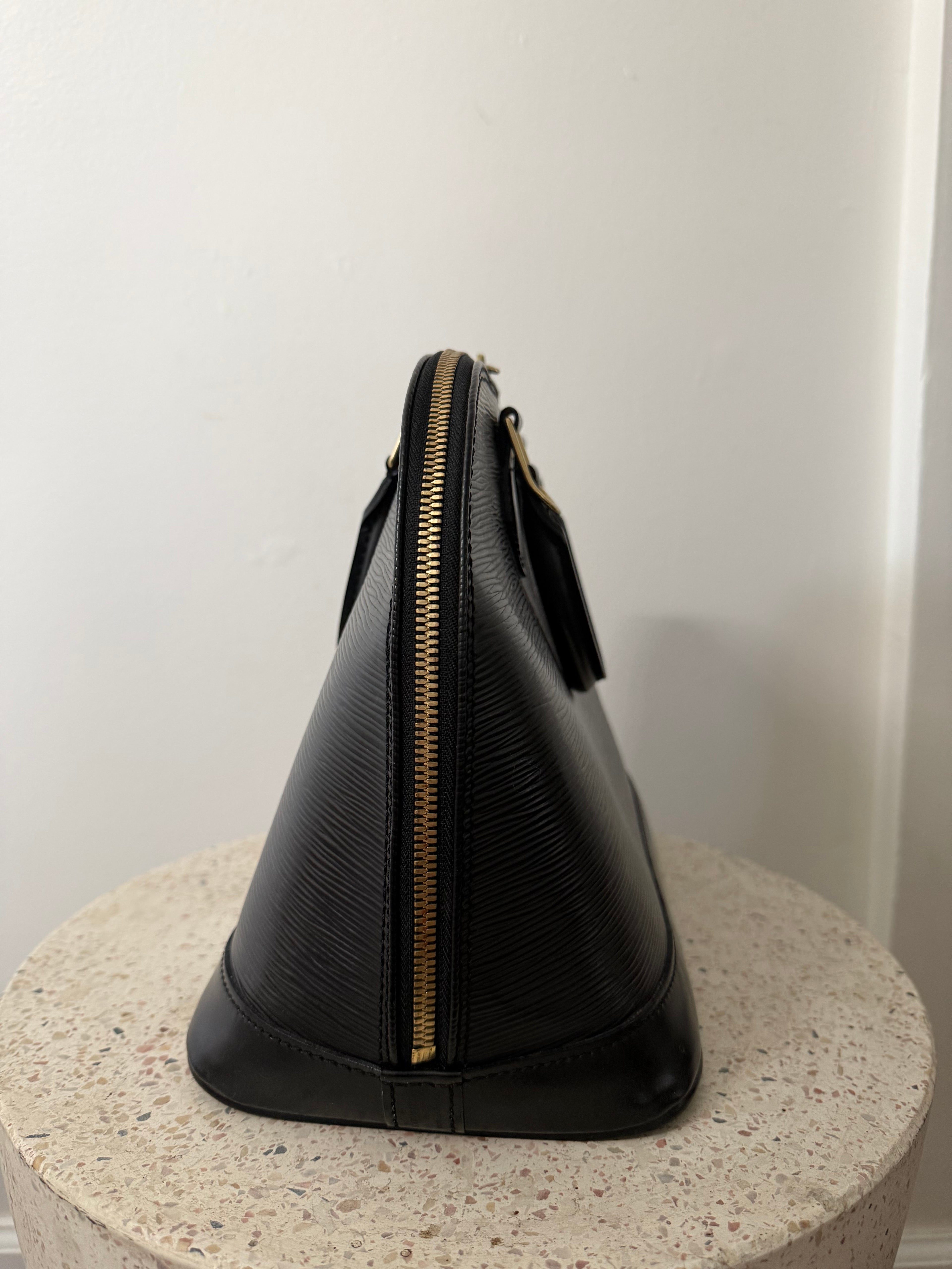 LOUIS VUITTON ALMA MM EPI LEATHER