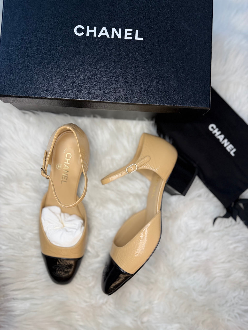 CHANEL MARY-JANE PATENT  LEATHER PUMPS INTERLOCKING CC