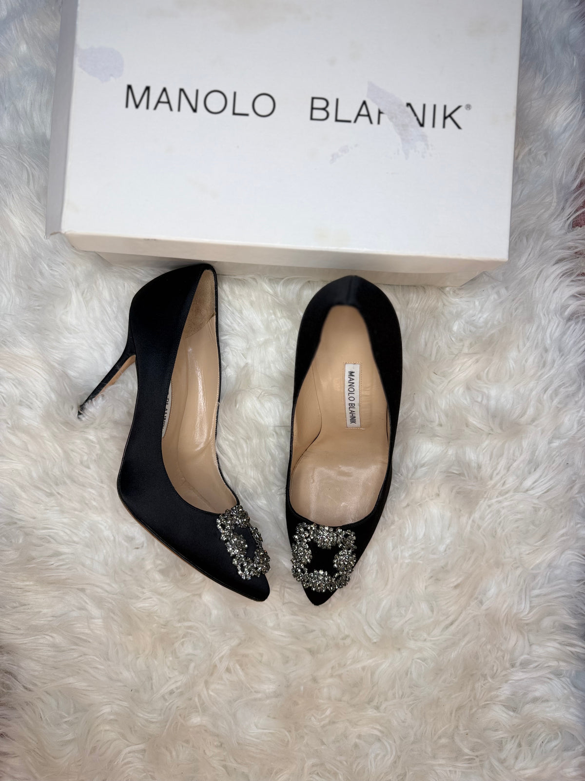 MANOLO BLAHNIK HANGISI SATIN PUMPS