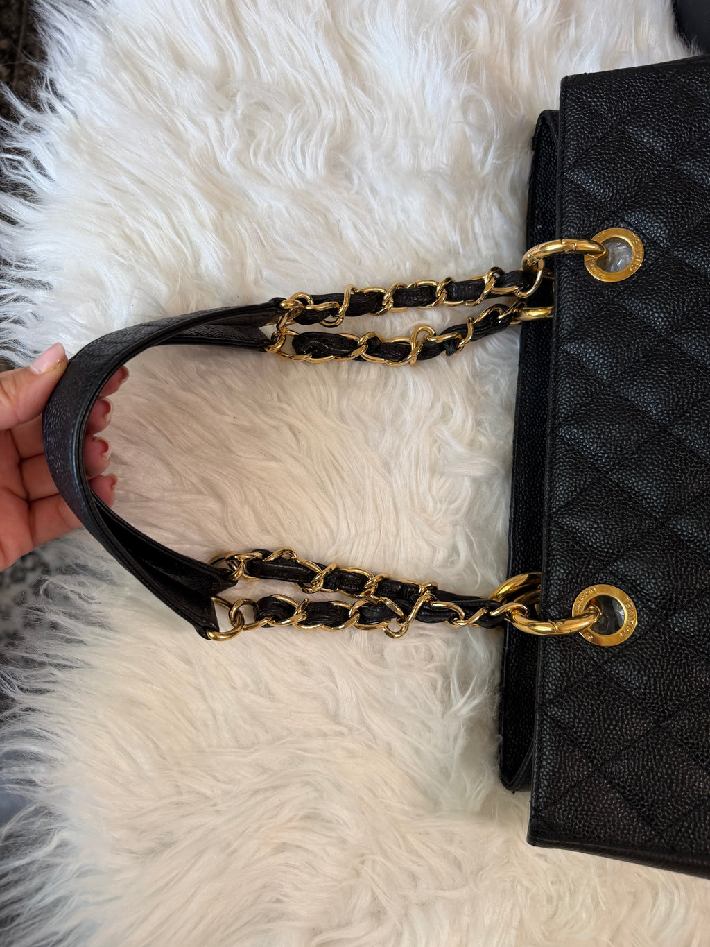 CHANEL GRAND TOTE IN CAVIAR LEATHER