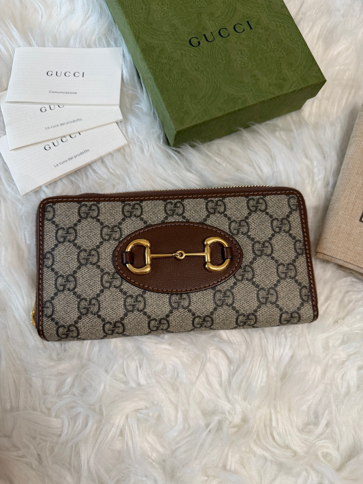 GUCCI  HORSESHOE SUPREME ZIP AROUND QUILTED CANVAS WALLET