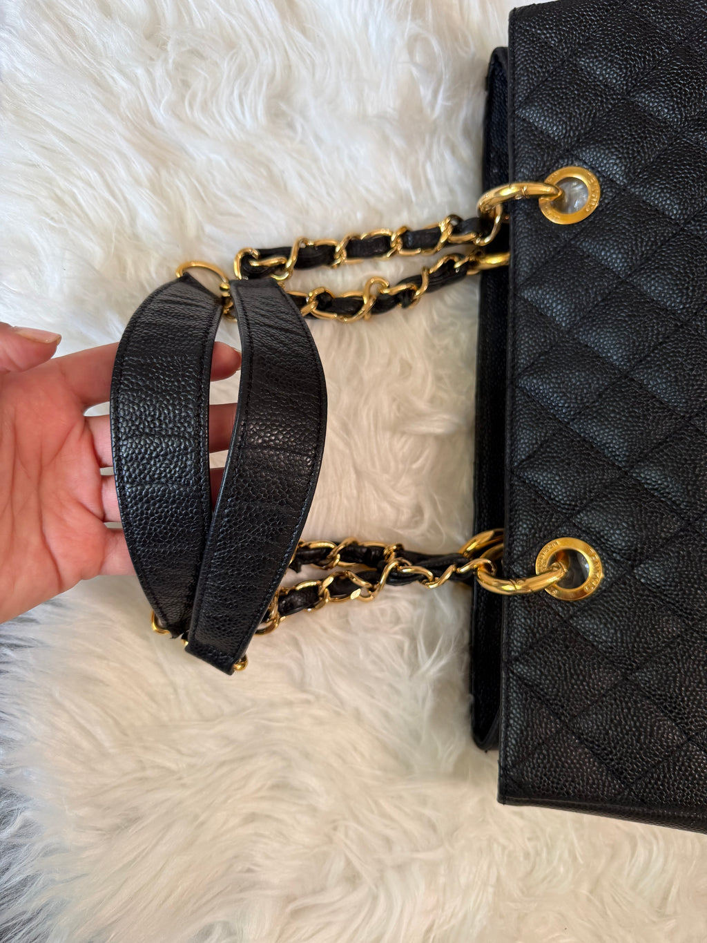 CHANEL GRAND TOTE IN CAVIAR LEATHER