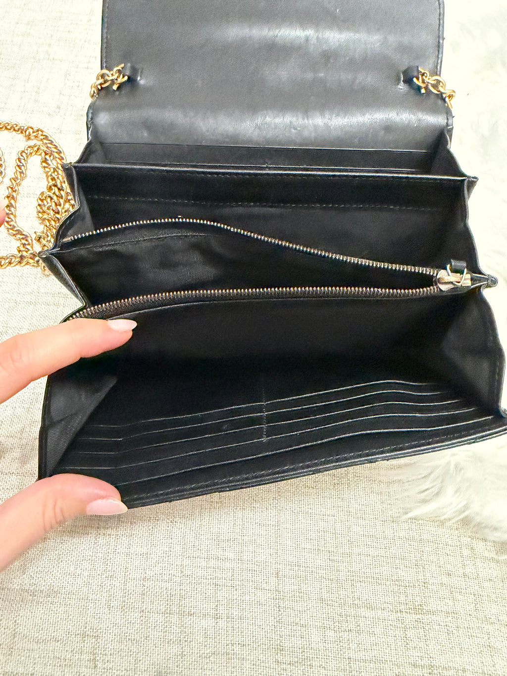 GUCCI GG MARMONT CHEVRON LEATHER WALLET ON CHAIN