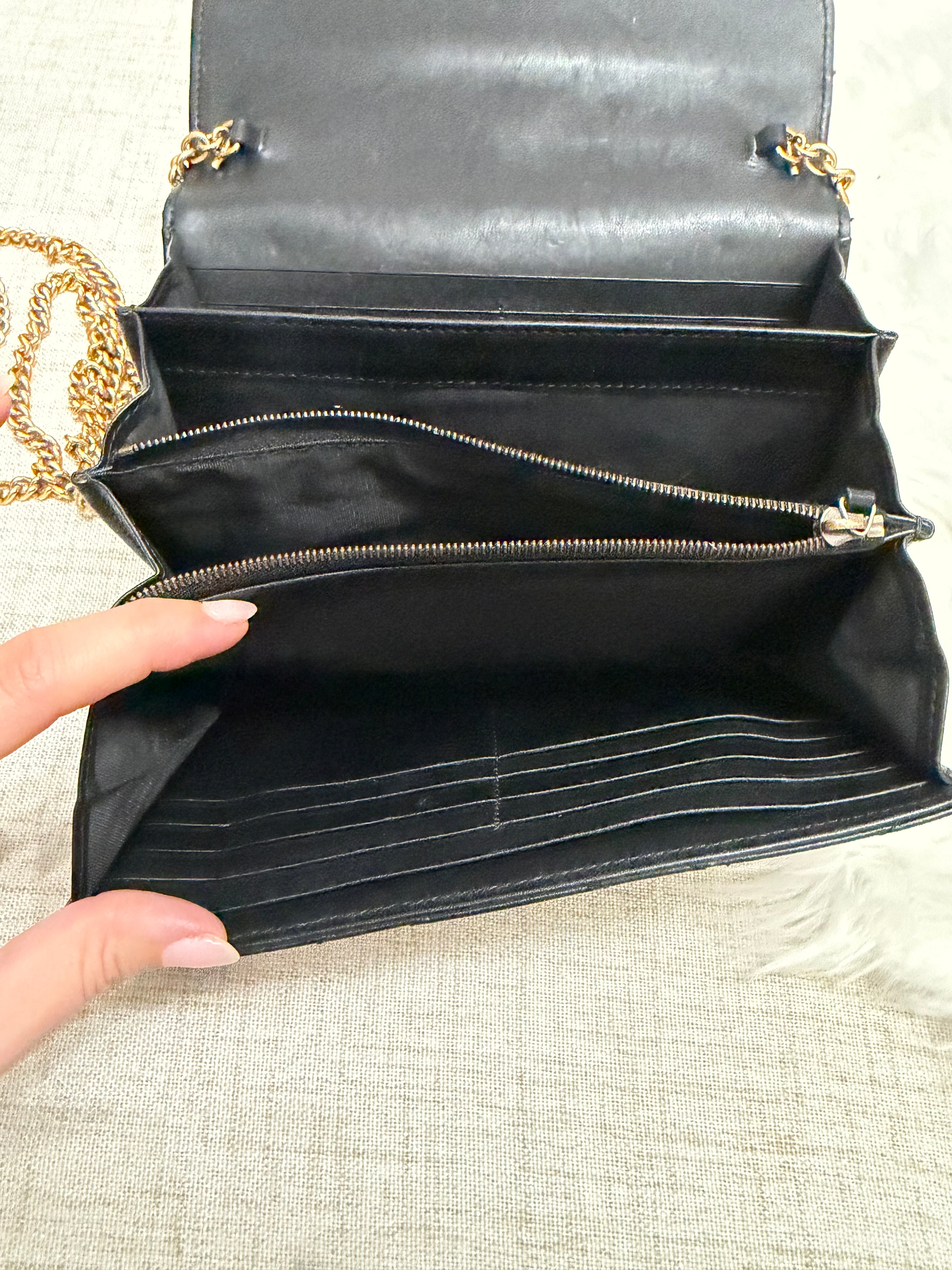 GUCCI GG MARMONT CHEVRON LEATHER WALLET ON CHAIN