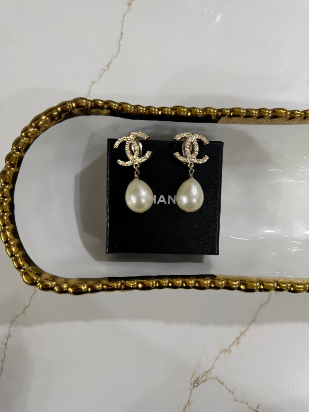 CHANEL CC TEAR DROP PEARL EARRING