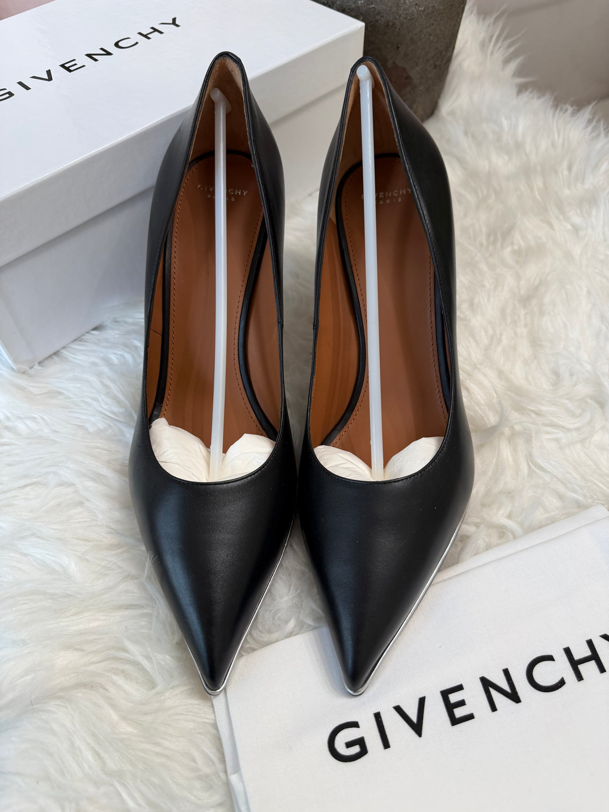 GIVENCHY LEATHER POINTD TOW PUMP